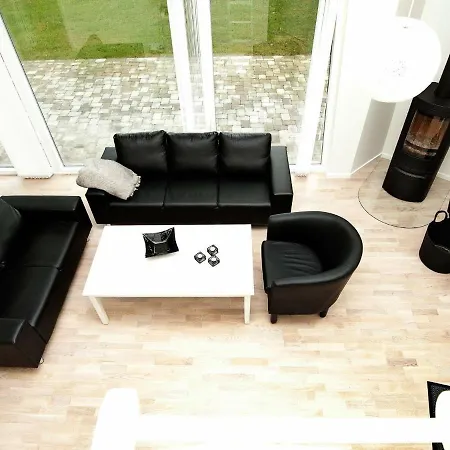 Dom wakacyjny Three-bedroom Holiday In 33