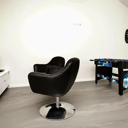 Dom wakacyjny Three-bedroom Holiday In 33