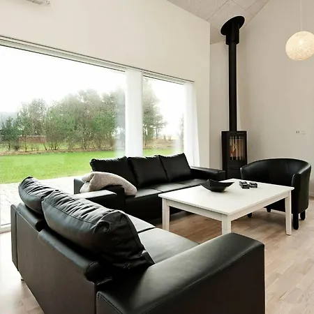 Dom wakacyjny Three-bedroom Holiday In 33