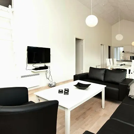 Dom wakacyjny Three-bedroom Holiday In 33 *
