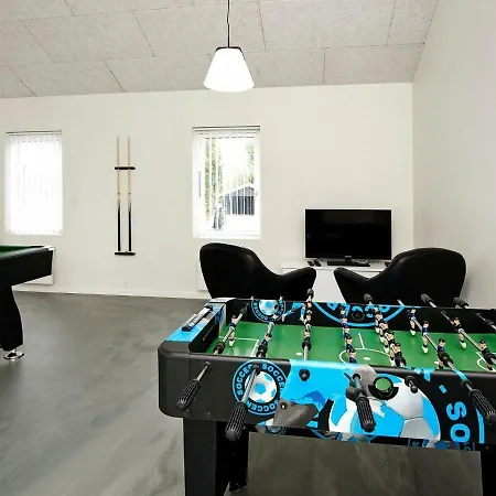 Three-bedroom Holiday In 33 *